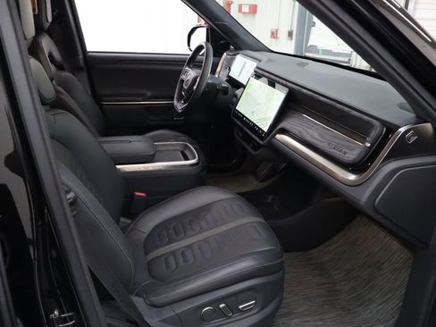 Used 2022 Rivian R1T Adventure image 32