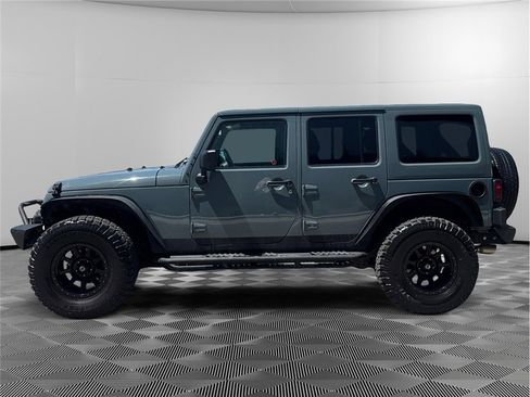 Used 2014 Jeep Wrangler Unlimited Sahara w/ Connectivity Group AWD/4WD image 2