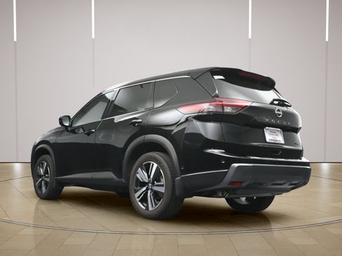 Certified 2025 Nissan Rogue SL w/ SL Premium Package FWD image 29