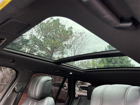 Used 2022 Land Rover Range Rover Westminster Edition image 18