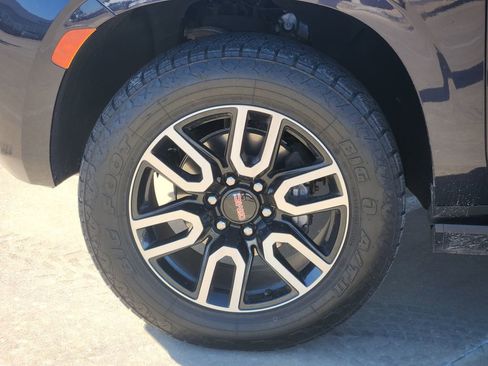 Used 2023 GMC Yukon AT4 w/ Technology Package image 15