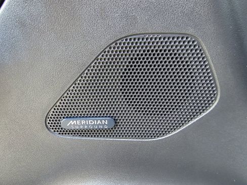 Used 2017 Jaguar F-PACE Prestige image 18