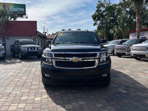 Used 2016 Chevrolet Suburban LT w/ Luxury Package image 2