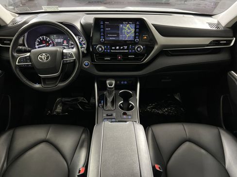 Used 2022 Toyota Highlander XLE image 23