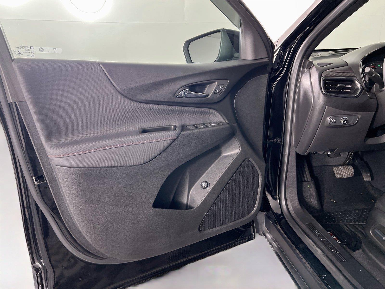 Used 2023 Chevrolet Equinox RS AWD/4WD image 18