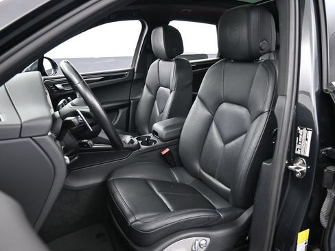 Certified 2023 Porsche Macan Turbo AWD/4WD image 5