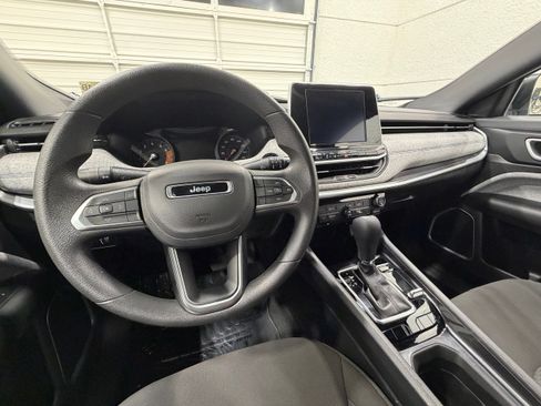 Used 2025 Jeep Compass Sport AWD/4WD image 37