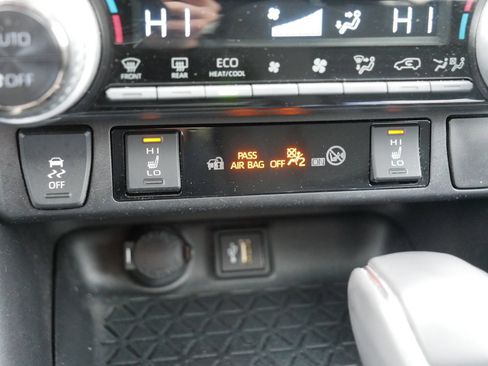 Used 2024 Toyota RAV4 SE w/ Convenience Package AWD/4WD image 30