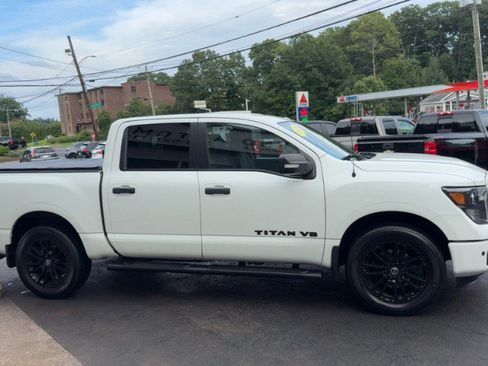 Used 2018 Nissan Titan SV w/ SV Convenience Package AWD/4WD image 5