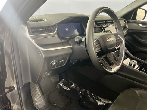 Used 2023 Jeep Grand Cherokee L Laredo AWD/4WD image 9
