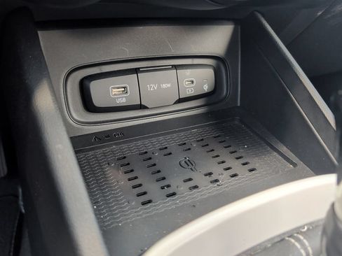 Used 2025 Hyundai Venue Limited FWD image 29