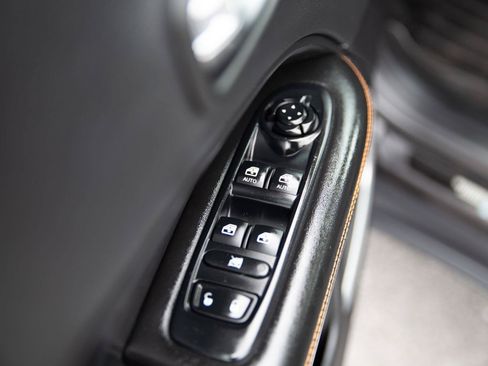 Used 2018 Jeep Compass Limited w/ Navigation Group AWD/4WD image 19