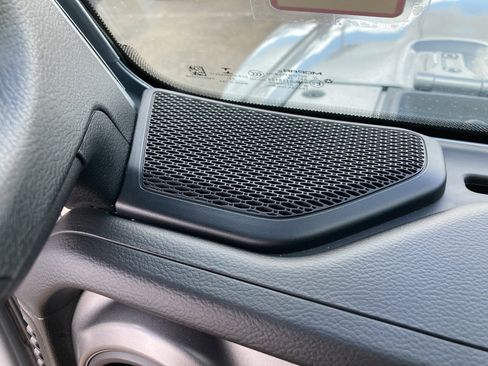 Used 2023 Jeep Gladiator Sport image 11