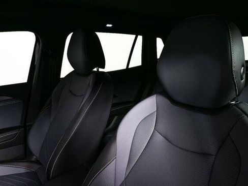 New 2026 Volkswagen Tiguan SE R-Line FWD image 5