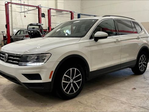 Used 2021 Volkswagen Tiguan SE image 32
