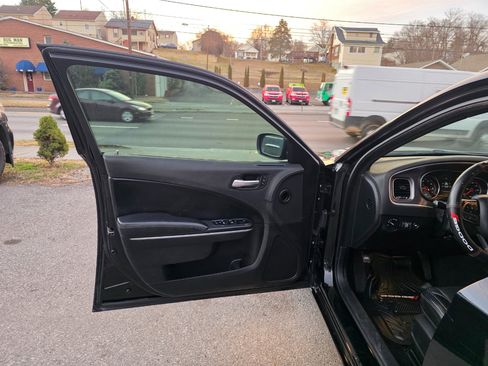 Used 2020 Dodge Charger SXT w/ Leather Interior Group image 10