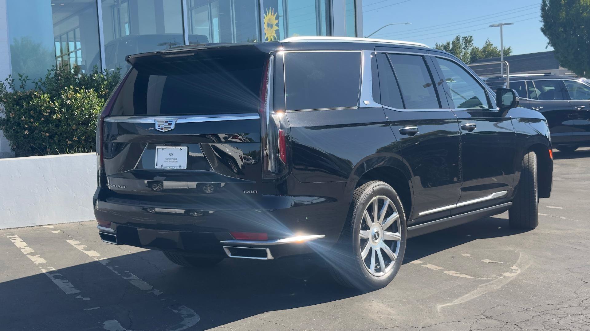 Certified 2024 Cadillac Escalade Premium Luxury Platinum AWD/4WD image 4