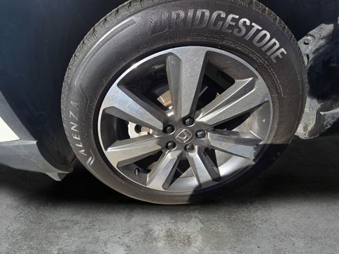 Used 2024 Honda Pilot Touring image 13