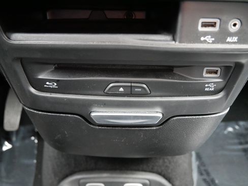 Used 2020 Chrysler Pacifica Limited w/ Advanced Safetytec Group FWD image 31