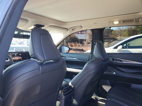 Used 2025 INFINITI QX60 Luxe image 8