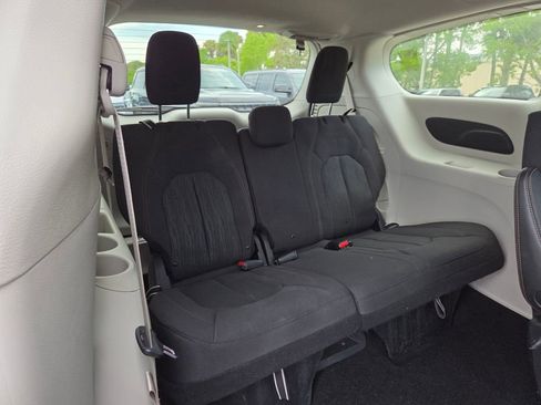 Used 2019 Chrysler Pacifica Touring Plus w/ Advanced Safetytec Group FWD image 15