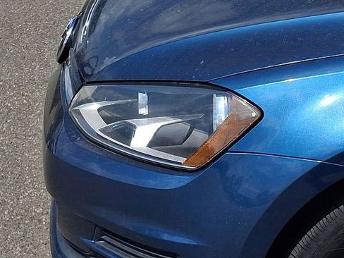 Used 2017 Volkswagen Golf S image 27