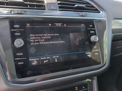 Used 2022 Volkswagen Tiguan SE w/ Panoramic Sunroof Package FWD image 19