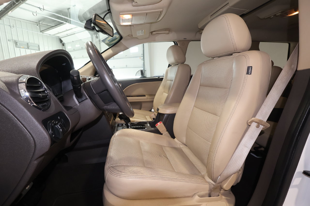 Used 2008 Ford Taurus X Limited FWD image 14