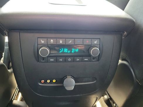 Used 2014 Chevrolet Suburban LTZ RWD image 13
