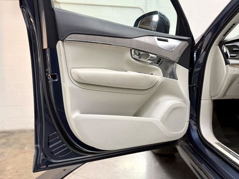 Used 2021 Volvo XC90 T8 Inscription w/ Advanced Package image 11