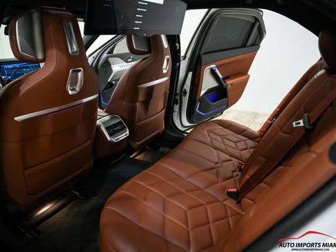 Used 2023 BMW 760i xDrive image 59
