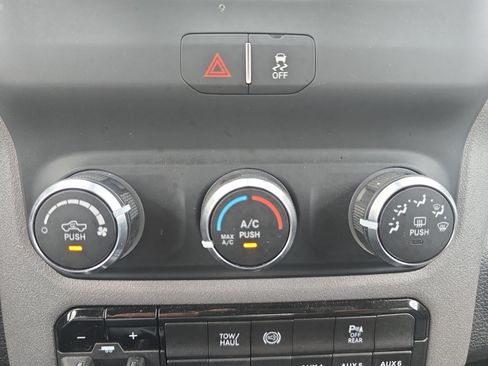 Certified 2024 RAM 2500 Tradesman w/ Chrome Appearance Group AWD/4WD image 17