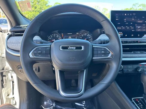 Used 2024 Jeep Compass Latitude AWD/4WD image 25