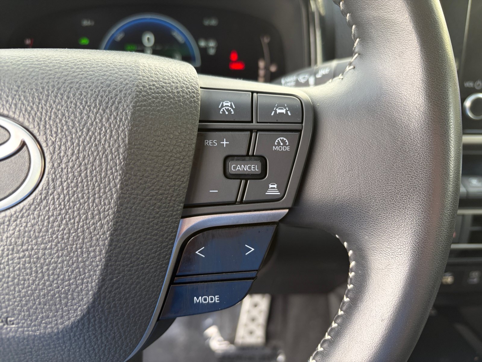 Used 2025 Toyota Camry SE FWD image 15