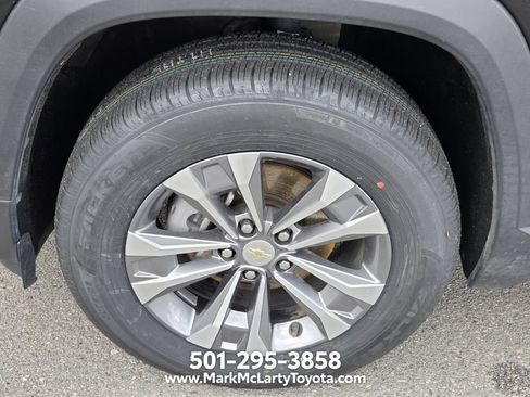Used 2025 Chevrolet Equinox LT FWD image 16