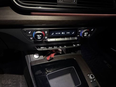 Used 2023 Audi Q5 2.0T Prestige w/ Prestige Package image 9