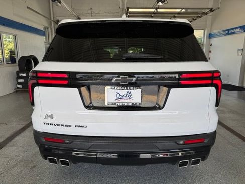 Used 2025 Chevrolet Traverse LT w/ Midnight/Sport Edition AWD/4WD image 9