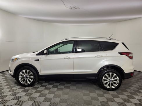 Used 2017 Ford Escape Titanium image 2