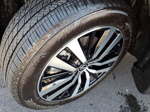 Used 2025 Nissan Pathfinder Platinum w/ Lighting Package (N92) image 9