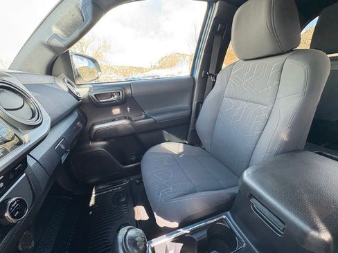 Used 2018 Toyota Tacoma TRD Sport w/ TRD Premium Sport Package image 10