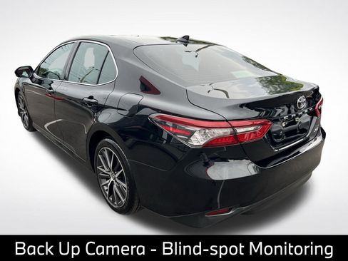 Used 2021 Toyota Camry XLE FWD image 7