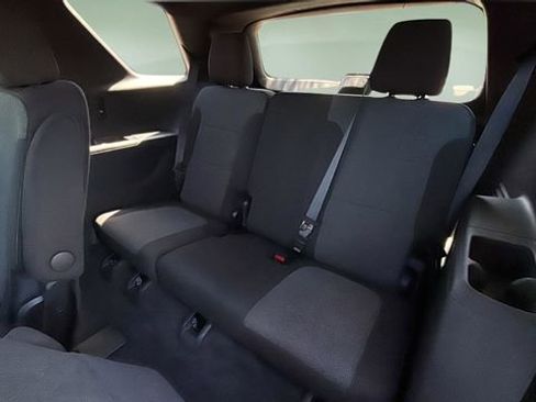 Used 2023 Chevrolet Traverse LT FWD image 33