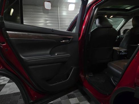 Used 2020 Toyota Highlander Limited image 35