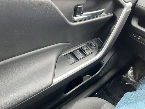 Used 2025 Toyota RAV4 XLE image 20
