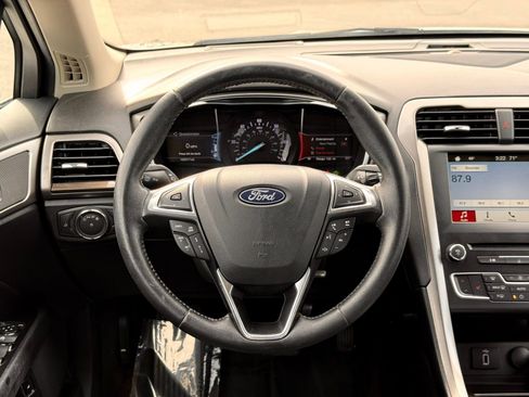 Used 2018 Ford Fusion SE w/ Equipment Group 602A FWD image 25