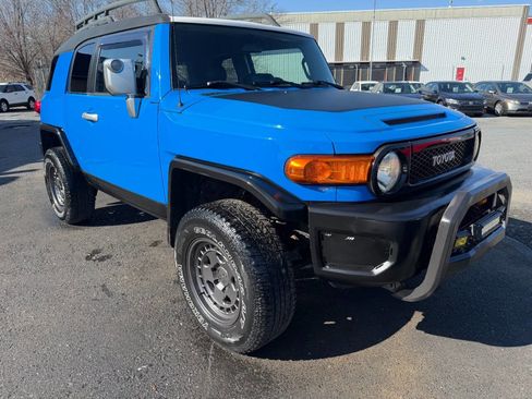 Used 2007 Toyota FJ Cruiser 4WD image 3