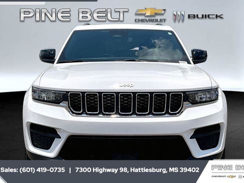 Used 2024 Jeep Grand Cherokee Laredo X RWD image 3