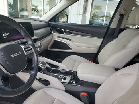 Certified 2023 Kia Telluride EX w/ EX Captain's Chair Package FWD image 21