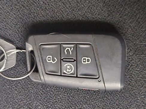 Certified 2022 Volkswagen Tiguan SE AWD/4WD image 33