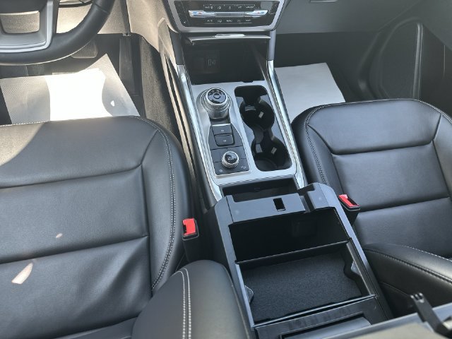 Used 2023 Ford Explorer XLT AWD/4WD image 29